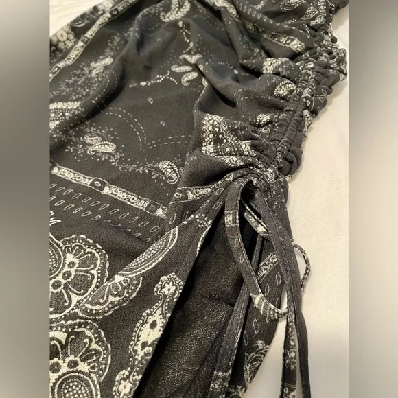 H&M Black and Gray bandana One-Shoulder Maxi Dress Cowboy Carter - Picture 6 of 7